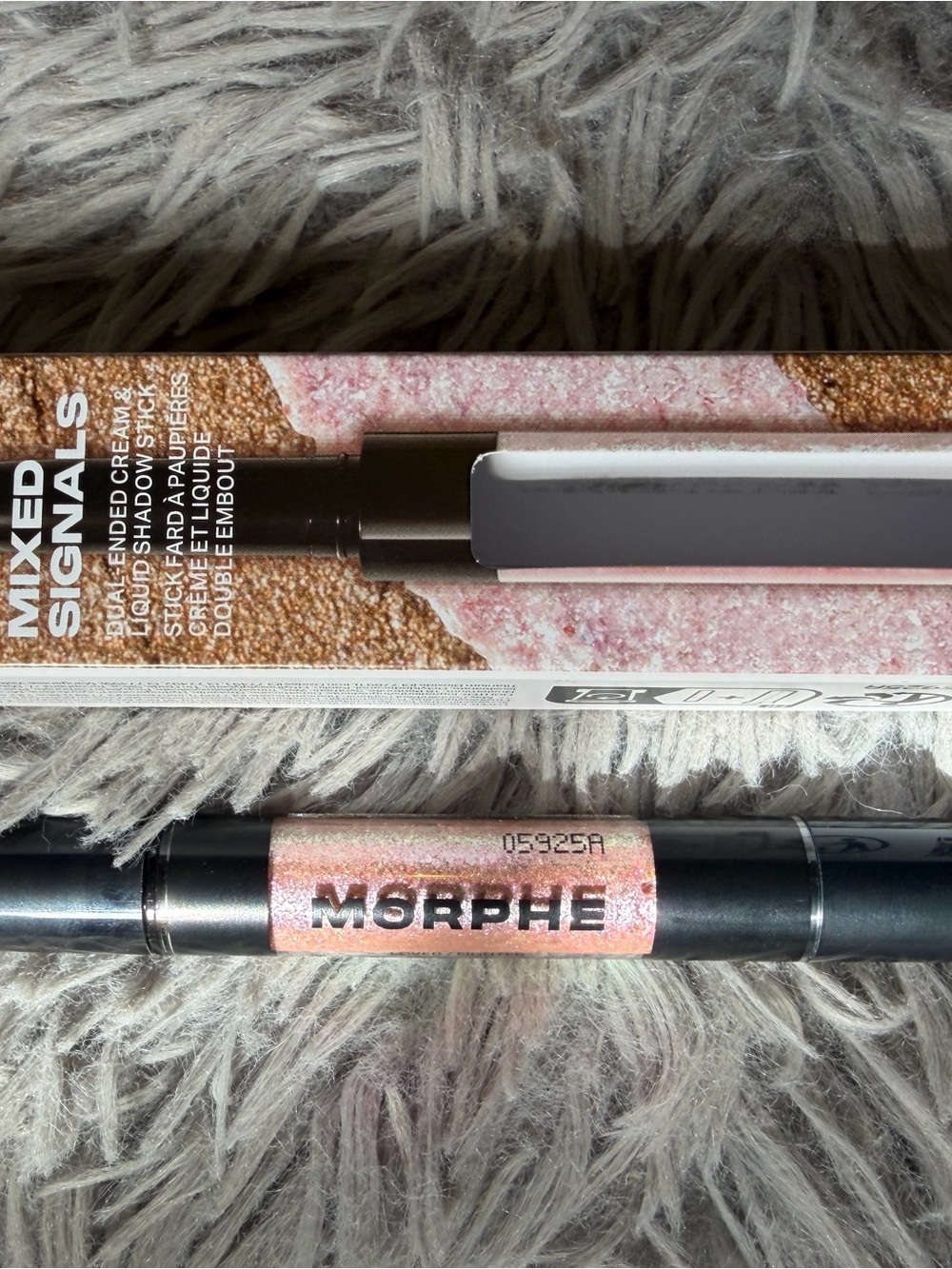 Morphe Dual-Ended Cream-to-Powder Eyeshadow Stick in Shimmery Pink and Rose Gold